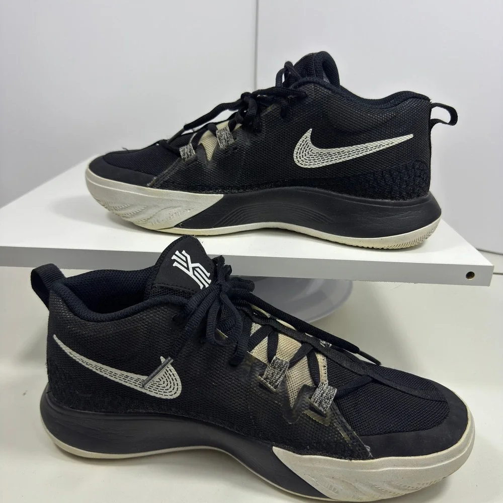 Nike Kyrie Flytrap 6 GS Youth Size 7Y Black White Basketball Shoes DQ8094-009